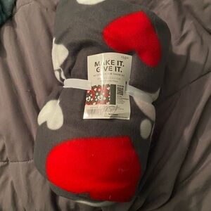 Make It. Give It. No-Sew Throw Kit - Grey with Red & White Hearts